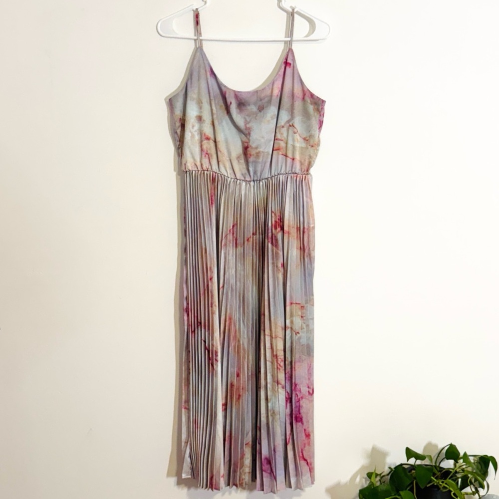 Steve Madden Marilyn Rose Pink Pleated Midi Satin Tie Dye Dress Women’s Medium - Picture 2 of 7